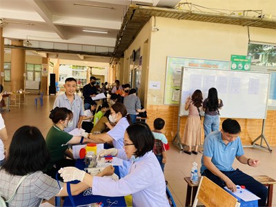 Trường THCS An Nhơn tổ chức khám sức khoẻ đầu năm cho giáo viên, nhân viên, người lao động năm học: 2024 - 2025.