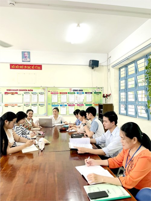 Sinh hoạt chuyên môn tổ tiếng anh chuẩn bị năm học mới 2024 – 2025