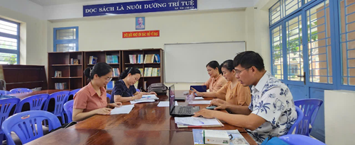 Sinh hoạt chuyên môn môn lịch sử - địa lí
theo hướng nghiên cứu bài học cho học sinh khối 8 và khối 9