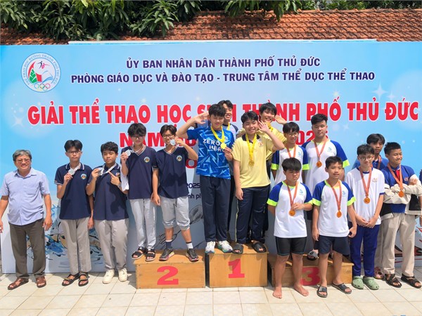 Đội tuyển bơi lội trường THCS Cát Lái rạng rỡ với tấm huy chương Bạc giải thể thao học sinh Thành phố Thủ Đức năm học 2024 - 2025