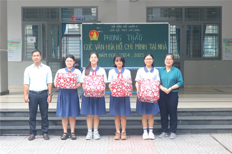 <a href="/hoat-dong-doan-the/tong-ket-va-khen-thuong-phong-trao-goc-van-hoa-ho-chi-minh-tai-nha-nam-hoc-2024/ctfull/80568/701988">Tổng kết và khen thưởng Phong trào Góc văn hóa<span class=bacham>...</span></a>