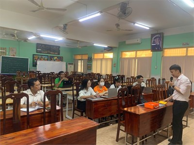Tập huấn chuyên đề STEM Robotics.