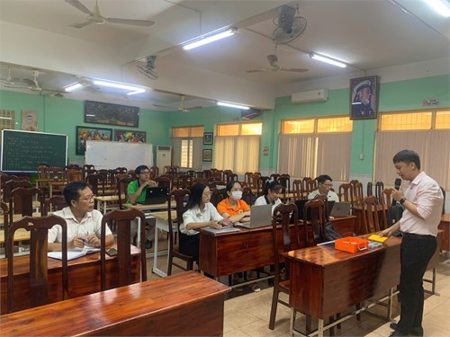 Tập huấn chuyên đề STEM Robotics.