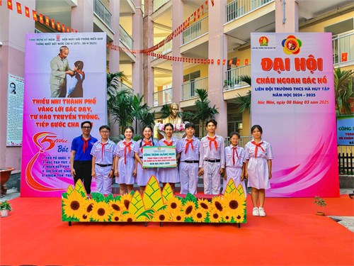 Liên đội THCS Hà Huy Tập Hỗ Trợ Thiếu Nhi Có Hoàn Cảnh Khó Khăn