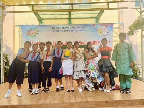 Hoạt động trải nghiệm lớp 7/6, 7/4
Tuần 25 - Chủ đề 7: Góp phần giảm thiểu hiệu ứng nhà kính