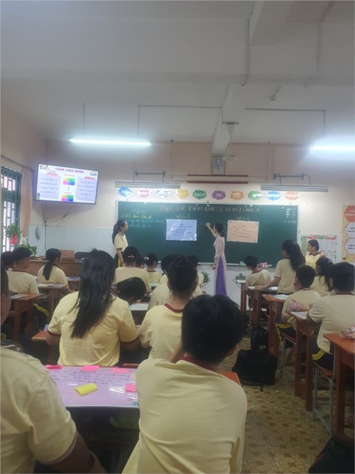 Hoạt động Dự giờ tháng 9 tổ LS_ĐL_GDCD