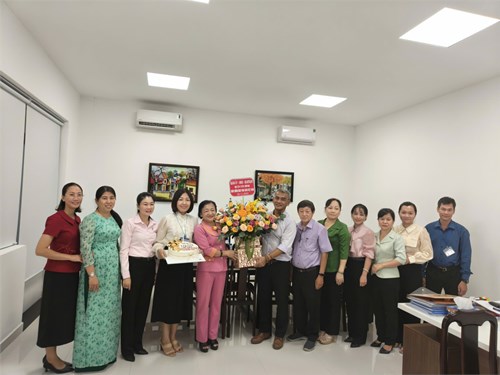 Tiếp đoàn Lãnh đạo UBND quận Tân Bình thăm, tặng quà nhân Kỷ niệm 42 năm Ngày Nhà giáo Việt Nam (20/11/1982 - 20/11/2024)
