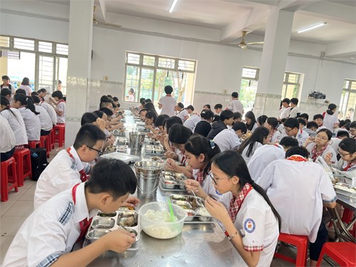 Thực đơn bán trú tuần 34 - Tháng 4/2025 (Từ ngày 28/04/2025 đến ngày 02/05/2025)