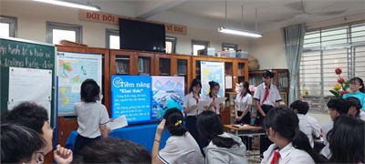 Tổ bộ môn Sử Địa GDCD tổ chức buổi sinh hoạt chuyên đề: Phát triển tổng hợp kinh tế và bảo vệ tài nguyên môi trường biển đảo.