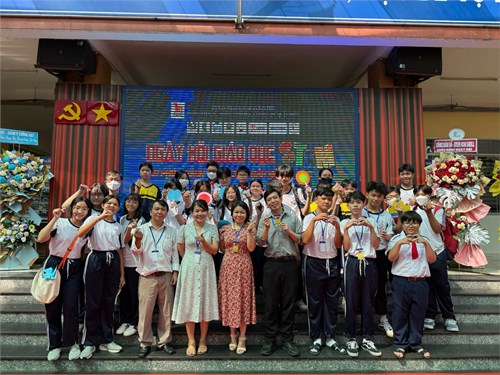 Học sinh trường THCS Hùng Vương tham gia Ngày hội Giáo dục Stem