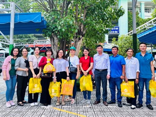 Ngày 02 tháng 08 năm 2024, Thầy Nguyễn Văn Hiền - Bí thư Chi bộ - Hiệu trưởng cùng giáo viên và nhân viên nhà trường tham gia chương trình  Hiến máu nhân đạo đợt tháng 8/2024  theo Thông báo 854/TB-GDĐT ngày 22/7/2024