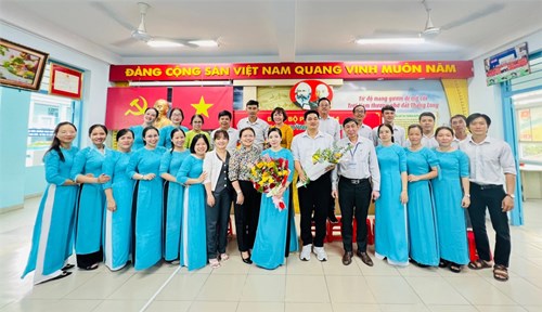 Lễ kết nạp Đảng viên - Đồng chí Trịnh Thị Huệ và Đồng chí Lưu Đức Tuấn