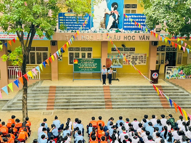 Sinh hoạt đầu tuần 29: Câu chuyện “PHẢI CHĂM CHỈ HỌC TẬP và tiết mục Múa “BÀI CA ĐẤT PHƯƠNG NAM”