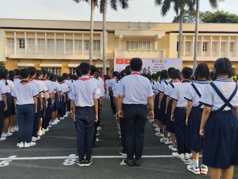 Liên đội trường THCS Lam Sơn tham gia nghi thức đội cấp quận