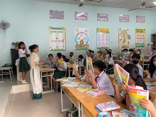 Sáng ngày 14/10/2024 Bộ phận thư viện phối hợp cùng Giáo viên chủ nhiệm thực hiện kiểm tra sách giáo khoa học sinh đầu. Năm học 2024-2025