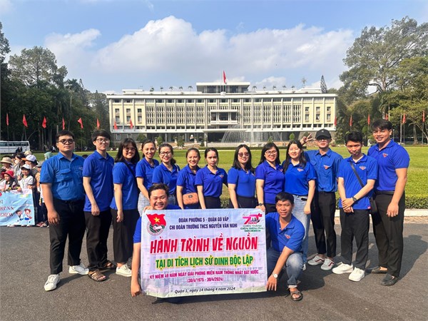 Hành trình về nguồn tại Di tích lịch sử Dinh độc lập