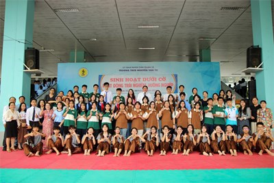 Phát động phong trào nuôi heo đất khuyến học 2024 và hoạt động trải nghiệm - sinh hoạt dưới cờ lớp 9/1-9/2