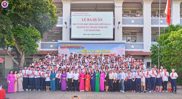Lễ ra quân đội tuyển học sinh giỏi lớp 9 Quận 1 tham dự kỳ thi học sinh giỏi cấp Thành phố năm học 2024 - 2025