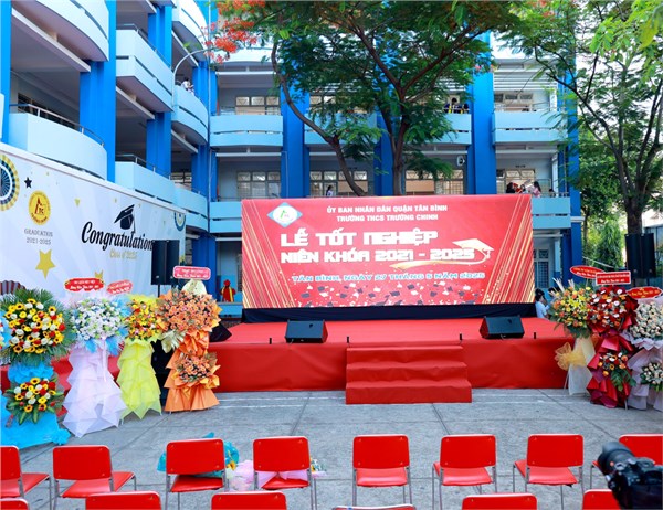 Lễ Tốt nghiệp niên khoá 2021 - 2025 của học sinh trường THCS Trường Chinh.