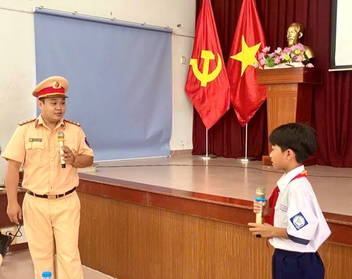 Quyết định về ban hành Quy chế quản lý, vận hành và khai thác sử dụng Hệ thống quản lý thiết bị dạy học trường THCS Trường Chinh