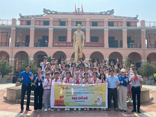 Hành trình đến với địa chỉ đỏ - lễ chào cờ tại địa chỉ đỏ Bến nhà rồng năm học 2024 – 2005.