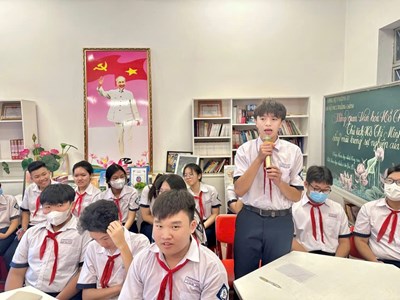 Gặp gỡ, đối thoại giữa lãnh đạo nhà trường với học sinh