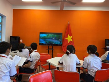 Thiếu nhi thành phố bác theo bước chân những người anh hùng 