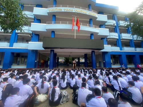 Phát động chủ đề năm học 2024 - 2025 và sinh hoạt “Tìm hiểu về ý nghĩa tên Liên đội mang tên”