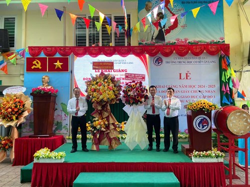 Lễ khai giảng năm học 2024-2025 và đón nhận Giấy chứng nhận chất lượng giáo dục cấp độ 1 (chu kì 2)