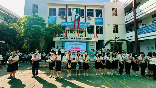 Phong trào Kế hoạch nhỏ khui Heo đất giúp bạn vui Tết 2024 trường THCS Bình Trị Đông