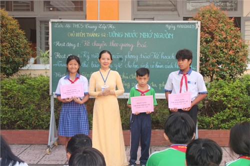 Sinh hoạt dưới cờ tháng 12