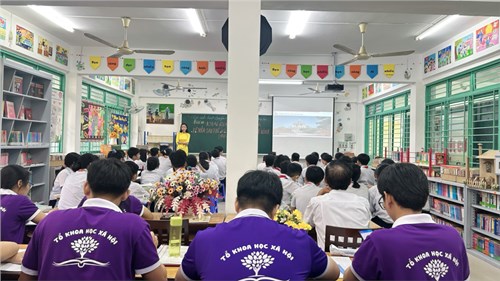 Một số hình ảnh tiết sinh hoạt chuyên môn theo hướng NCBH_Bài dạy minh họa: Khái quát về ĐNA từ nửa sau TK X đến nửa đầu TK XVI_GV thực hiện: Cô Lê Thị Hoàng Dung