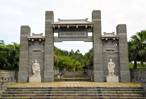 Tổ chức tham quan, học tập trải nghiệm cho học sinh năm học 2023-2024_ 
Bậc học Tiểu học: Đền Hùng (Quận 9) – Khu du lịch Suối Tiên (Thủ Đức)