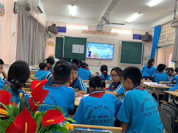 Tuyên truyền An toàn giao thông lồng ghép trong tiết học