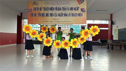 [NGLL] Chuyên đề  Trách nhiệm với bản thân và mọi người  - Chủ đề  Tim hiểu biểu hiện của người sống có trách nhiệm 