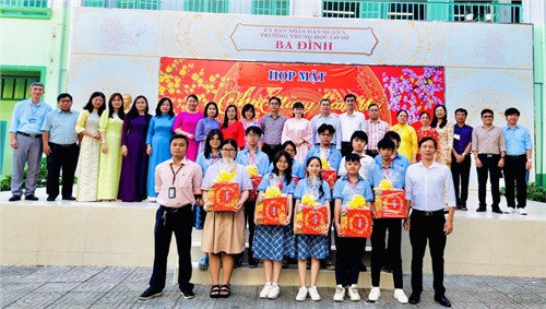 Phát Quà Cây Mùa Xuân Giáp Thìn 2024.