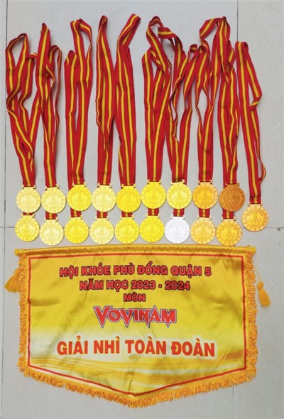 Khen thưởng học sinh đạt giải Hội khoẻ Phù Đổng Quận 5 môn Vovinam - NH 2023-2024.