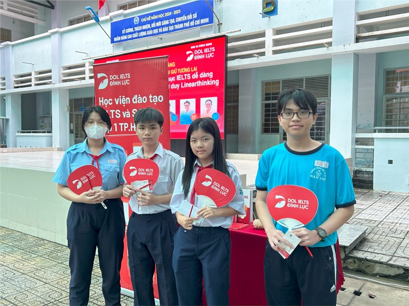 Học sinh THCS Bàn Cờ khi tìm hiểu về phương pháp học tiếng Anh tư duy Linearthinking