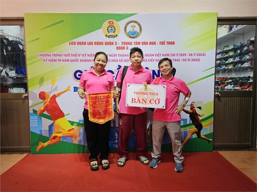 CĐV Trường THCS Bàn Cờ hăng hái tham gia Hội thao truyền thống năm 2024 - Giải Cầu lông