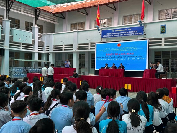 Tuyên truyền pháp luật năm học 2024-2025: Phiên tòa giả định chuyên đề “Phòng chống bạo lực học đường”