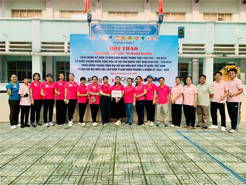CĐV trường THCS Bàn Cờ hăng hái tham gia Hội thao gây quỹ “Vì người nghèo” năm 2024