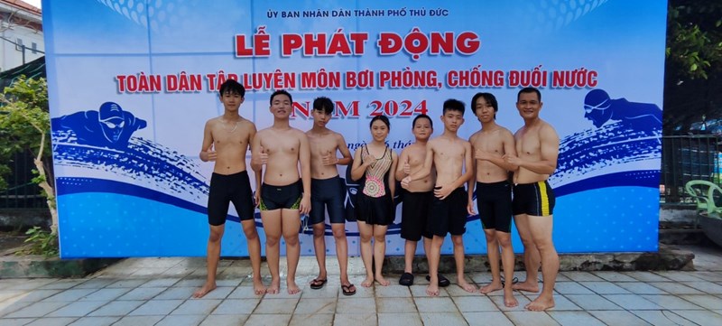 Tham gia Lễ Phát động toàn dân tập luyện môn bơi phòng, chống đuối nước năm 2014