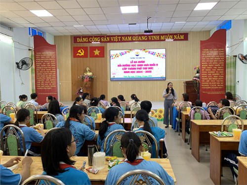Lễ ra quân đội tuyển tham dự Kỳ thi học sinh giỏi khối 9 cấp Thành phố Thủ Đức, năm học 2024-2025