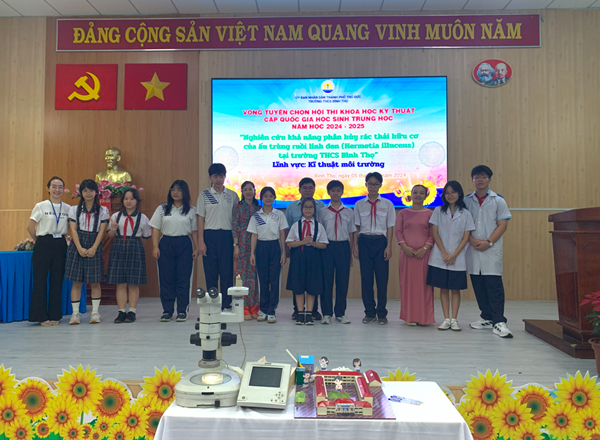 Video clip về hành trình của nhóm nghiên cứu khoa học kĩ thuật với dự án “Nghiên cứu khả năng phân hủy rác thải hữu cơ của ấu trùng ruồi lính đen (Hermetia illucens) tại trường THCS Bình Thọ” - Lĩnh vực: Kĩ thuật môi trường - năm học 2024 - 2025