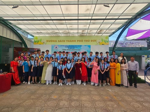 Sáng ngày 28/02/2024 tổ Ngữ văn Sinh hoạt chuyên đề  Du hành mùa xuân  tại đường sách thành phố Thủ Đức