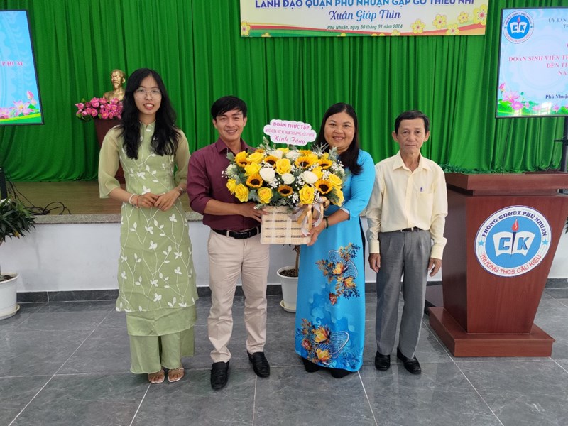 Trường thcs cầu kiệu chào đón đoàn thực tập sư phạm