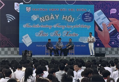 Trường THCS Chu Văn An tham quan-tư vấn tuyển sinh tại trường THPT Bùi Thị Xuân