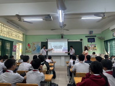 Thứ tư ngày 11/12/2024 Bộ môn Ngữ văn trường THCS Đồng Khởi thực hiện 
Chuyên đề:  Nói và Nghe -Thuyết minh về một địa điểm nổi tiếng ở Tp.Hồ Chí Minh thông qua trải nghiệm thực tế  do cô Nguyễn Thị Thu Hằng thực hiện