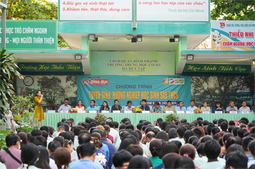 Tổ chức sinh hoạt “Tuyển sinh, hướng nghiệp cho học sinh sau THCS” và mời phụ huynh tham gia cùng học sinh tư vấn hướng nghiệp từ các trường đối tác trong khuôn khổ ngày hội “Phụ huynh bạn đồng hành cùng con” cho 613 học sinh lớp 9 và 316 CMHS trường THCS HHT