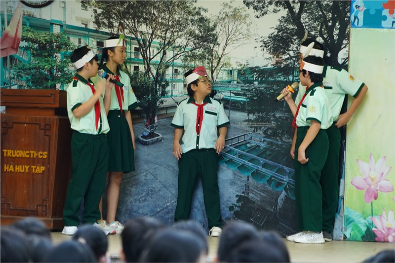 Khối 7 thực hiện tiết hoạt động trải nghiệm, hướng nghiệp với chủ đề 3: Hợp tác thực hiện nhiệm vụ chung
